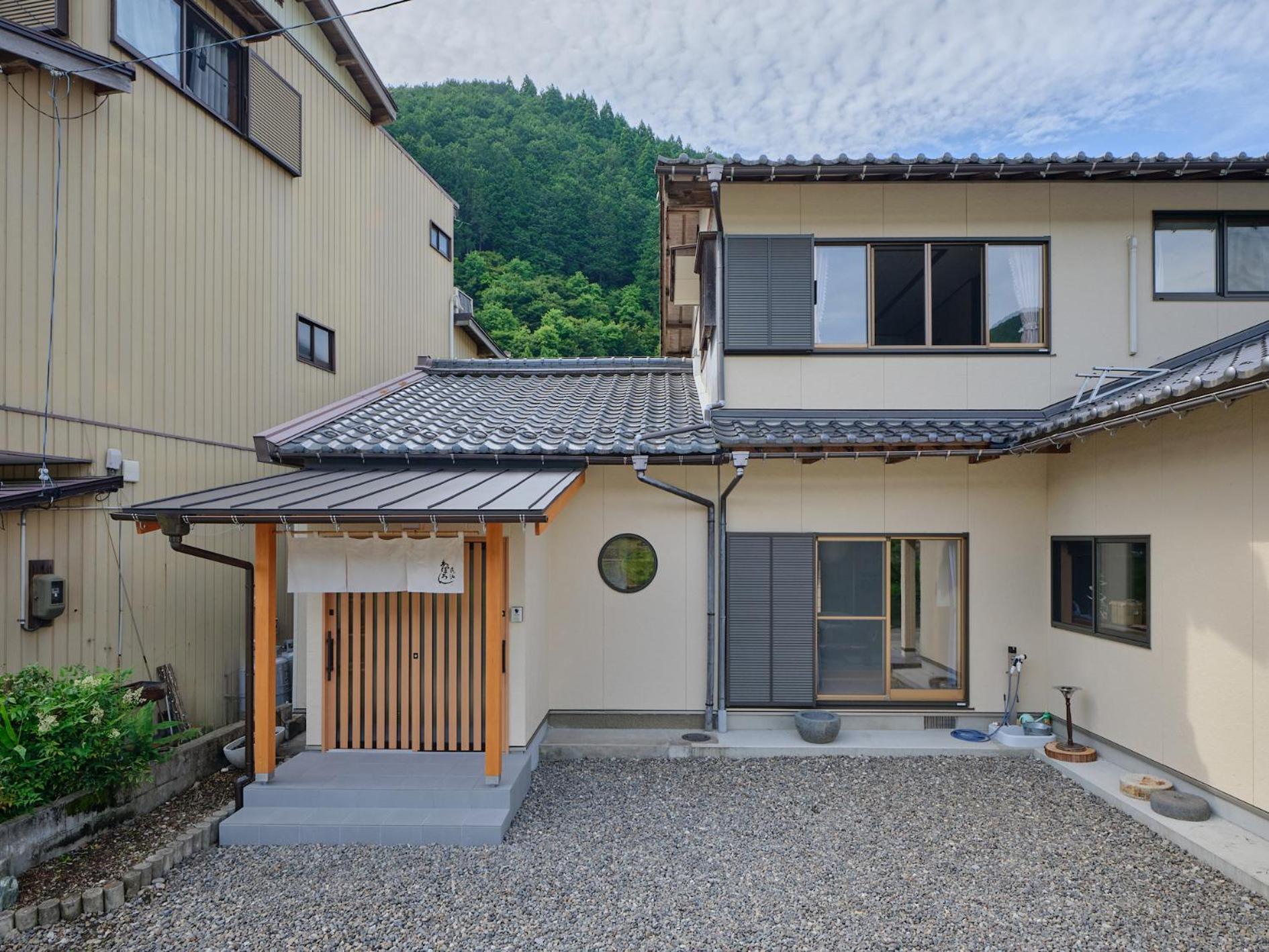 Apollon Apartment Gujō